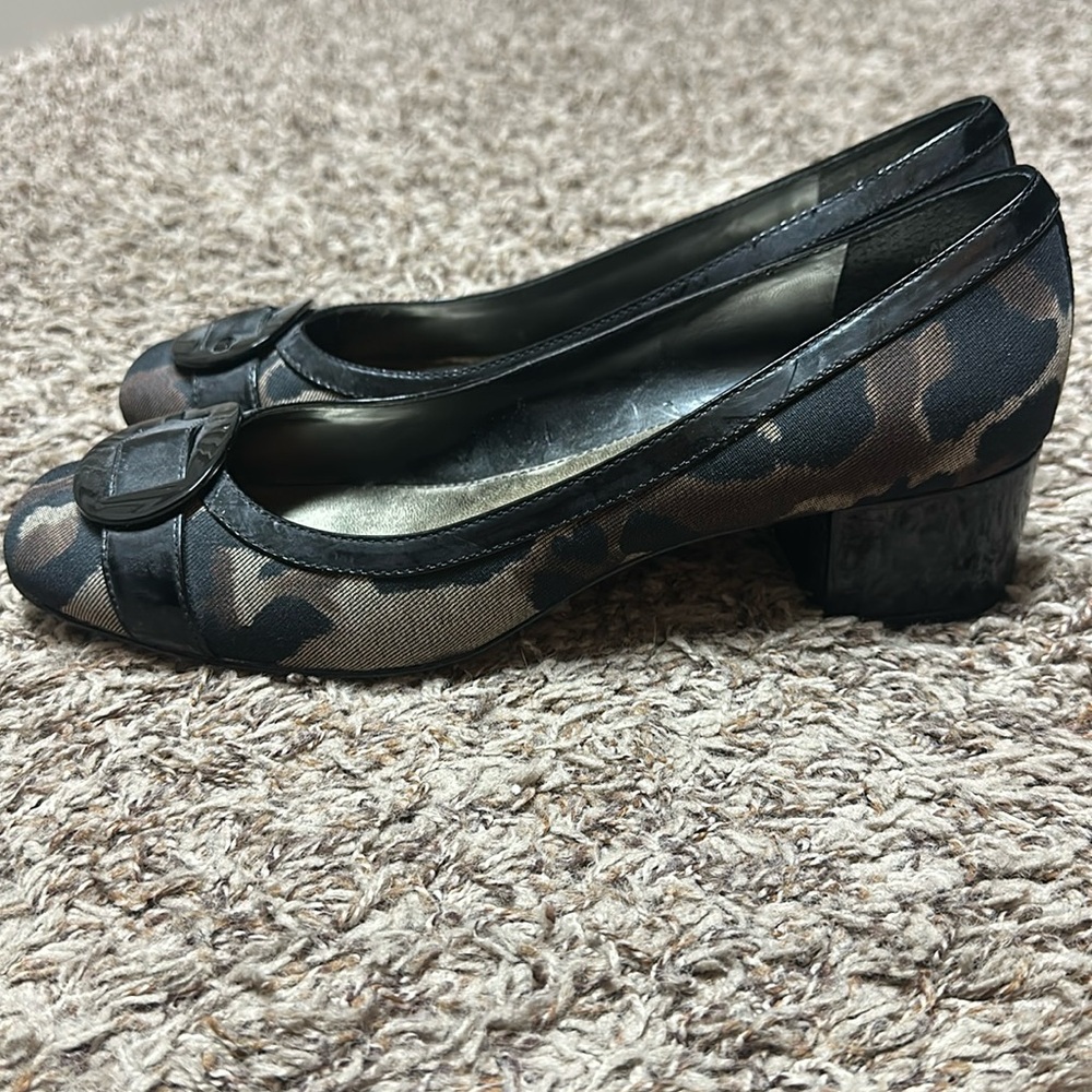 Anne Klein camo print heel slip on.  Womens 10.  Barely worn!